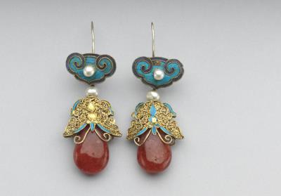 图片[2]-Pair of glass inlaid earrings with Ruyi cloud design, Qing dynasty, Tongzhi reign(1862-1874)-China Archive